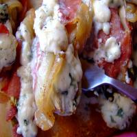 Simple Farmstyle Belgian Endive With Bacon and Blue Cheese_image