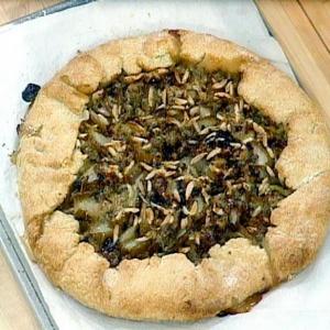 Pear Crostata with Honey, Blue Cheese, and Almonds_image