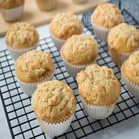Filipino Cheese Cupcakes with Cheese Crumble_image