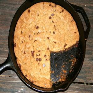 Giant Skillet Baked Chocolate Chip Cookie._image