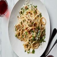 Midnight Pasta With Garlic, Anchovy, Capers and Red Pepper_image