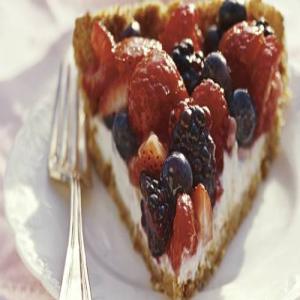 Skinny Mixed Berry Pie with Lemon Cream_image