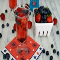 Red, White, and Berry Sparkling Cocktail_image