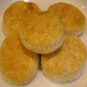 Cheddar Garlic Biscuits_image