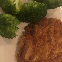 Simple Salmon Cakes Made with Oatmeal_image