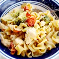 Spicy and Creamy Chicken Pasta image
