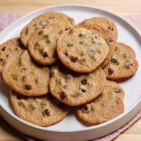 The Best Crispy Chocolate Chip Cookies_image