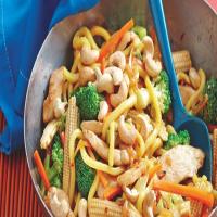 Chicken, noodle and cashew stir-fry_image