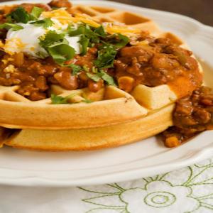 Cornmeal Waffles with Spicy Chili_image