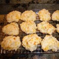 Cheddar-Scallion Drop Biscuits_image