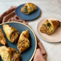 Cheesy Spinach Puff Pastry Bites image