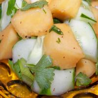 Refreshing Cantaloupe & Cucumber Salad_image
