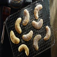 Snow-Covered Almond Crescents Recipe_image