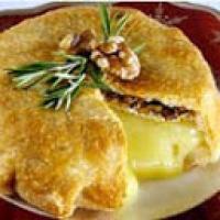 Savory Brie-En-Croute Recipe - (4.5/5)_image