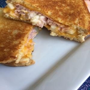 Apple-Ham Grilled Cheese_image