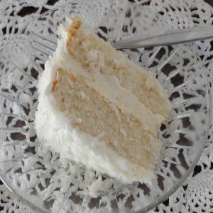 Coconut Cake with Coconut Buttercream Icing_image