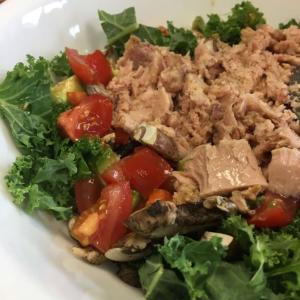 Easy Tuna and Bean Kale Salad image