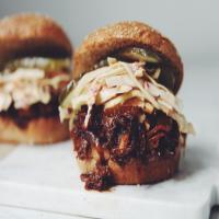 easy vegan pulled pork sandwiches_image