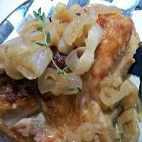Pan-Roasted Chicken Breasts With Onion and Ale Sauce_image