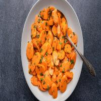 Simple Steamed Carrots With Butter_image