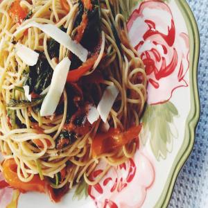 Spaghetti with Anchovy, Fresh Spinach & Tomatoes_image