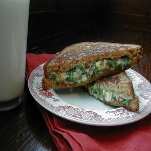 Spinach & Cheese Grilled Sandwich_image