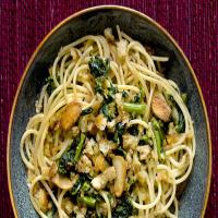 Spaghetti With Broccoli Rabe, Toasted Garlic and Bread Crumbs_image