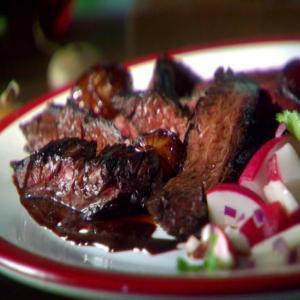 Red Wine and Pomegranate Hanger Steak with Cipollini Onions_image