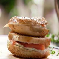 Smoked Salmon and Herb Cream Cheese Bagels_image