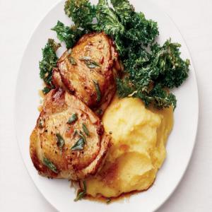 Roasted Chicken with Polenta and Kale Chips_image