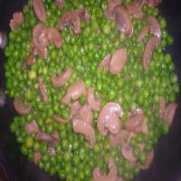 Sauteed Peas With Mushrooms and Garlic_image