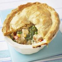 Crumbly chicken & mixed vegetable pie image