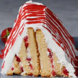 Strawberries 'N' Cream Pyramid Cake Recipe by Tasty_image