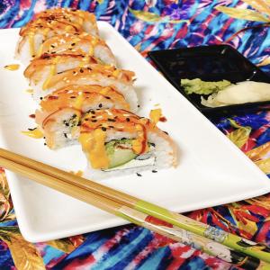 Spicy Crunchy Salmon Roll with Avocado image
