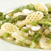 Creamy Racchette Pasta with Asparagus and Peas image