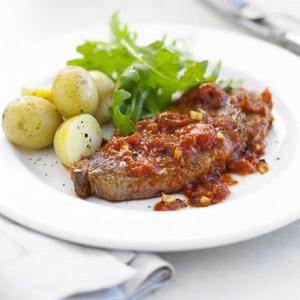 Sirloin steaks with pizzaiola sauce_image