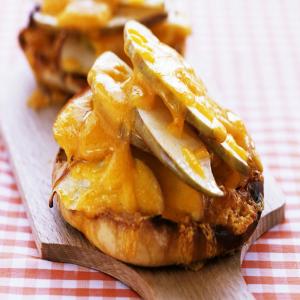 English Muffin with Apple and Cheddar image