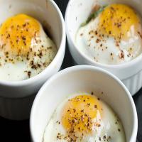 Baked Egg With Prosciutto and Tomato_image