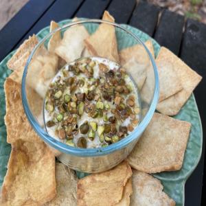 Chèvre With Pistachios and Honey_image