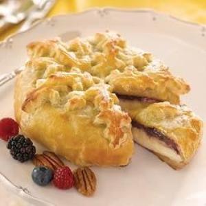 Triple Berry Baked Brie_image