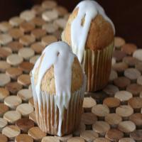 Moist Banana Cupcakes With Vanilla Icing_image