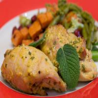Grilled Chicken With a Mint and Yoghurt Sauce_image