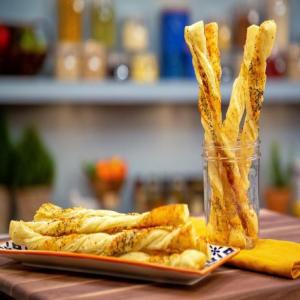 Party-Perfect Cheese Straws_image