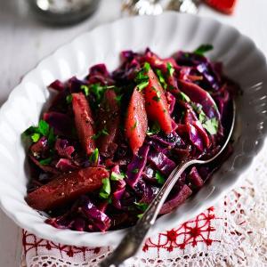 Red cabbage with juniper & pears_image