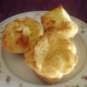 Nun's Puffs With Cream image