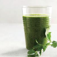 Parsley, Kale, and Berry Smoothie_image