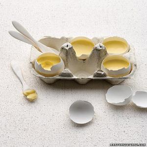 Vanilla Custard Served in Eggshells_image