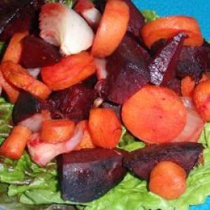 Spicy Beet and Carrot Salad_image