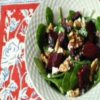 Spinach Salad with Beets and Walnuts Recipe_image