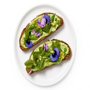 Ricotta Crostini with Edible Flowers_image